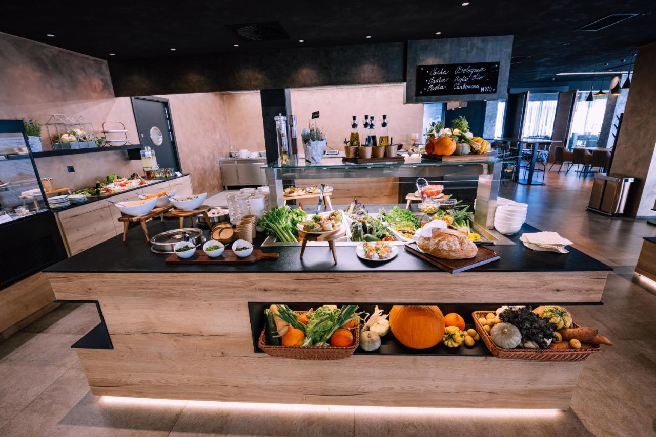 Nutrend World Hotel Olomouc Ngoại thất bức ảnh